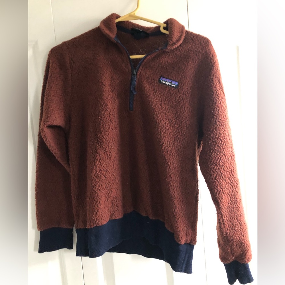 Brown Patagonia quarter zip, soft, blue cuffed sleeves, size small